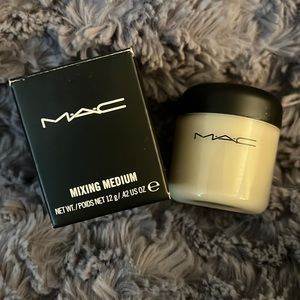 NIB MAC Mixing Medium Matte